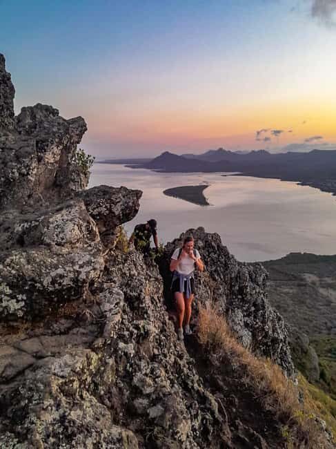 Mauritius: Le Morne sunrise hike + coffee at the top - Starting the Day: Meeting in Le Morne