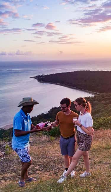Mauritius: Romantic Sunset Escape: Bubbles & Local Flavors - The Itinerary Breakdown: An In-Depth Look at Your Sunset Adventure