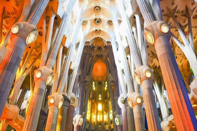 max-6-people-full-day-tour-barcelona-sagrada-familia-parc-guell