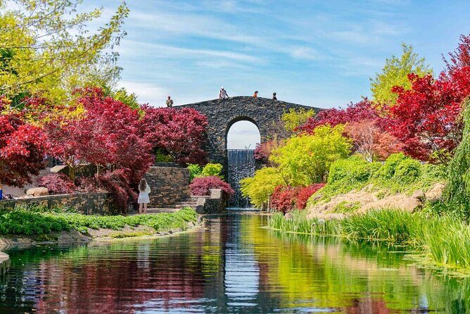 Mayfield Gardens Autumn Tour from Sydney with Echo Point Stop - What the Tour Offers