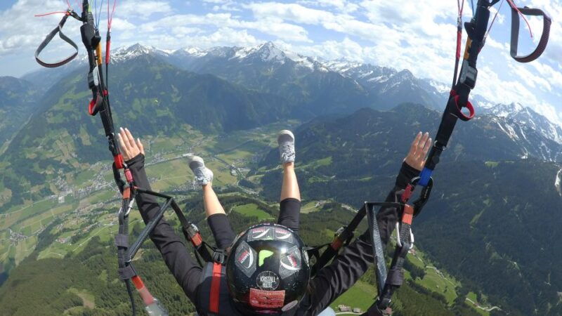 mayrhofen-paragliding-adventure-with-soaring-views