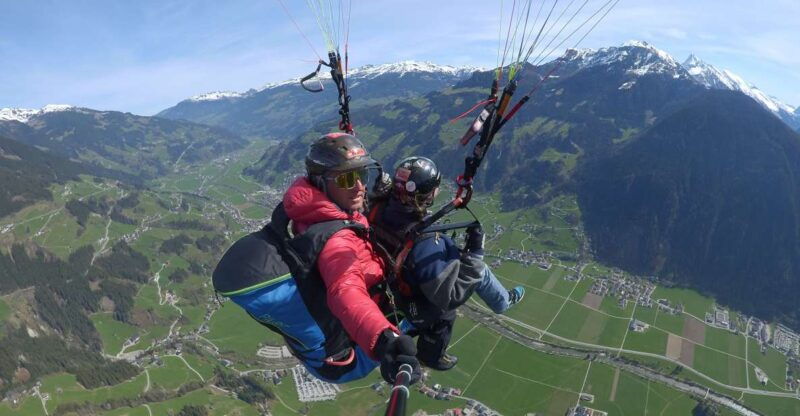 mayrhofen-paragliding-adventure-with-soaring-views
