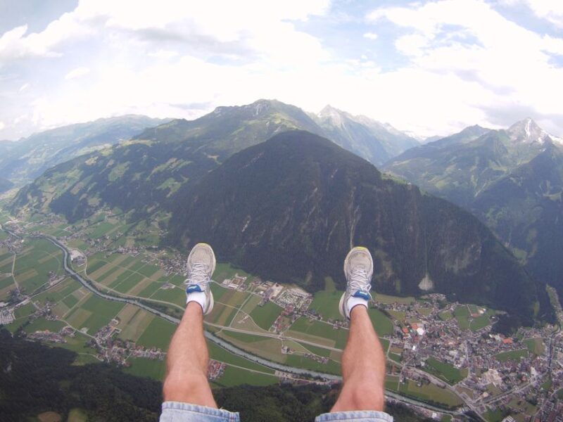 mayrhofen-paragliding-adventure-with-soaring-views
