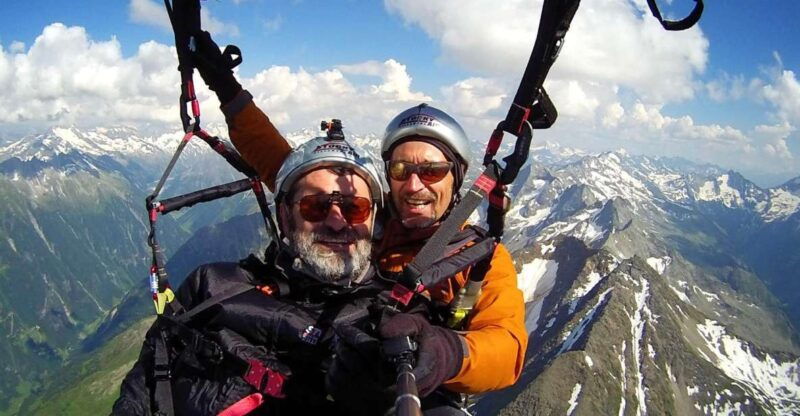 mayrhofen-paragliding-flight-experience-over-mountains