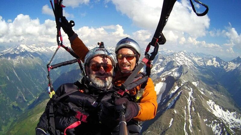 mayrhofen-paragliding-flight-experience-over-mountains