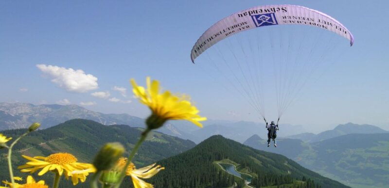 mayrhofen-paragliding-flight-experience-over-mountains