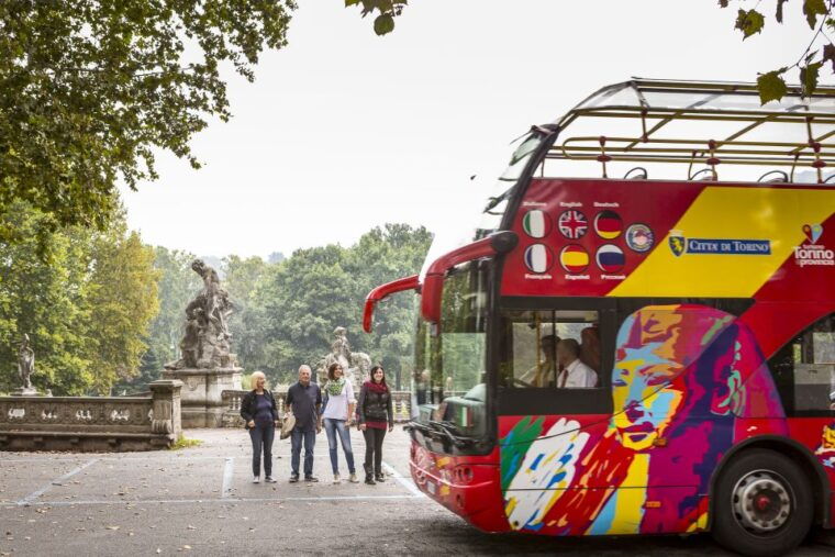 mbun-hamburger-shop-and-open-bus-turin