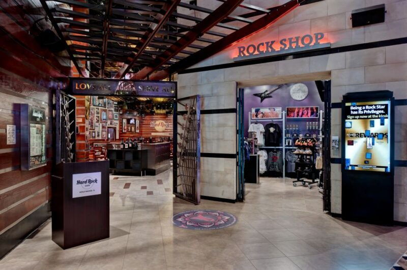 meal-at-the-hard-rock-cafe-hollywood-florida