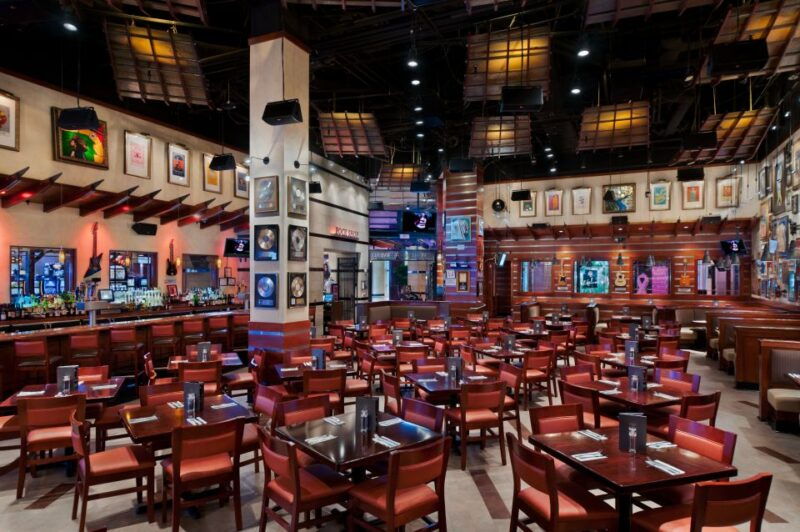 meal-at-the-hard-rock-cafe-hollywood-florida