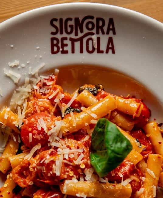 Meat tasting menu at Signora Bettola restaurant - The Setting: A Cozy, Authentic Atmosphere in Naples