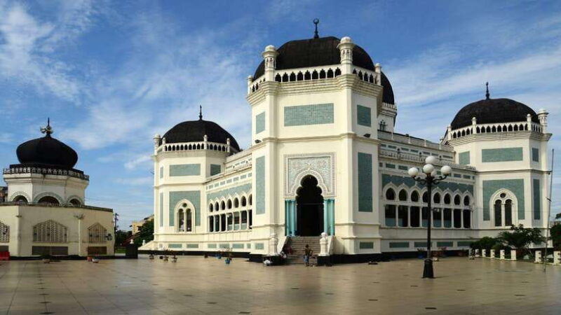 medan-highlights-city-sightseeing-guided-group-tour