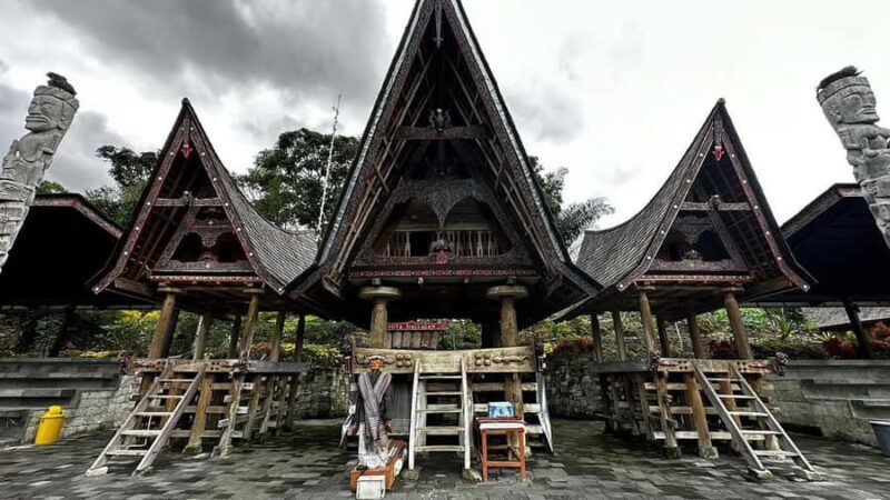 Medan: Lake Toba Day Trip with Ferry and Lunch - Key Points