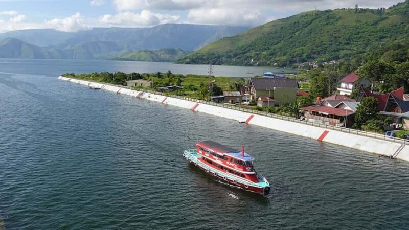 Medan: Lake Toba Day Trip with Ferry and Lunch - Crossing Lake Toba by Ferry to Samosir Island