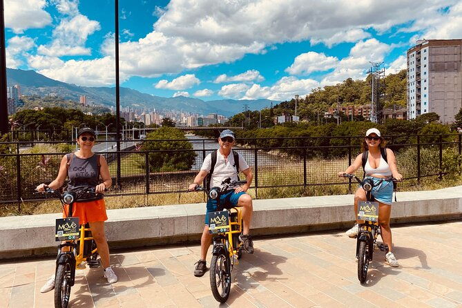 medellin-by-electric-bike-center-market-comuna-13