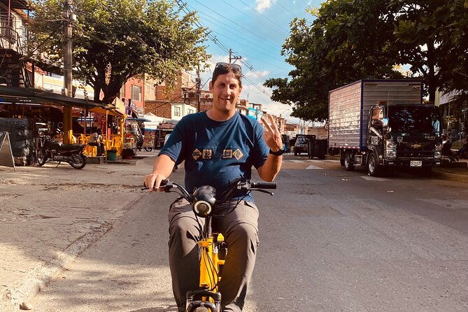 medellin-by-electric-bike-center-market-comuna-13