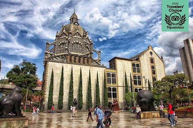 medellin-city-comuna-13-and-arvi-park-full-day-private-tour