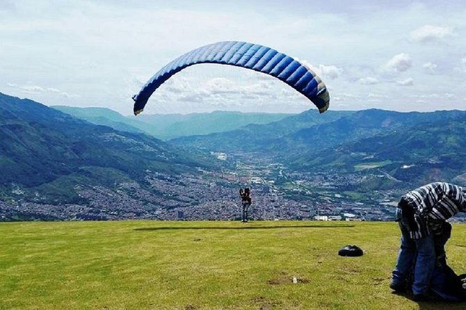 medellin-city-tour-including-paragliding-and-food-tasting