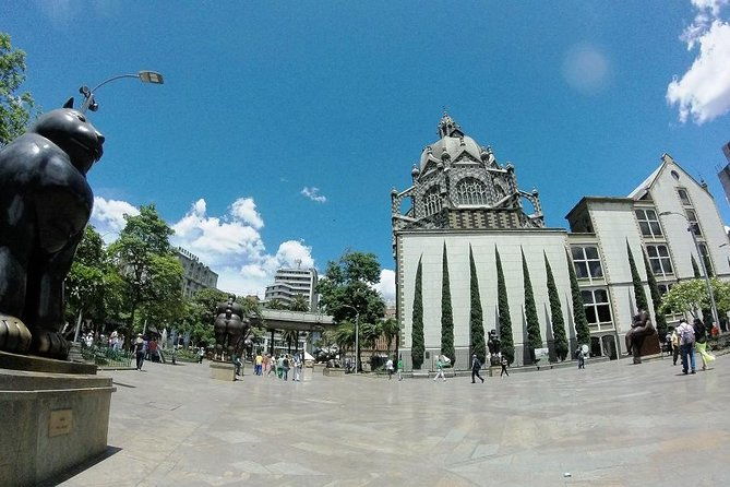 medellin-city-tour-with-cable-car-lunch-and-fernando-boteros