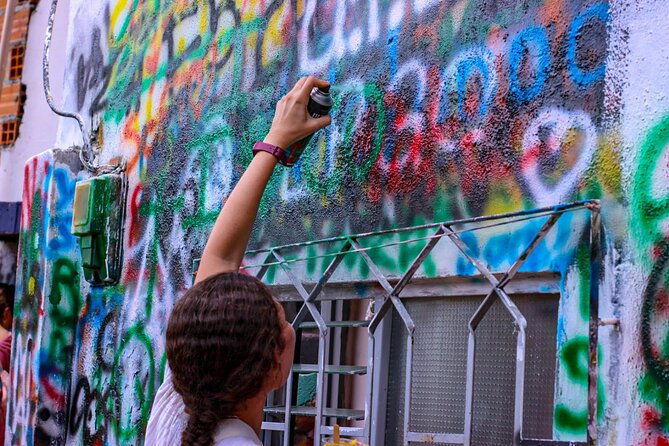 medellin-communal-tour-13-with-snacks-and-your-own-graffity