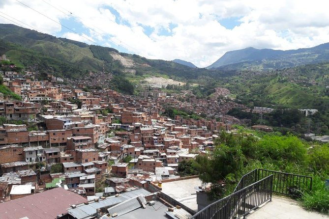 medellin-comuna-13-private-tour-2