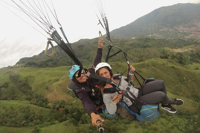 medellin-paragliding-experience-transportation-medellin