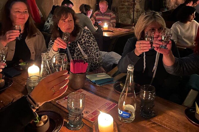 medieval-experience-guided-sightseeing-and-food-tasting