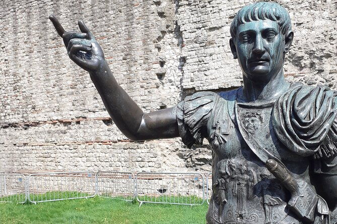 medieval-history-walking-tour-from-the-tower-of-london