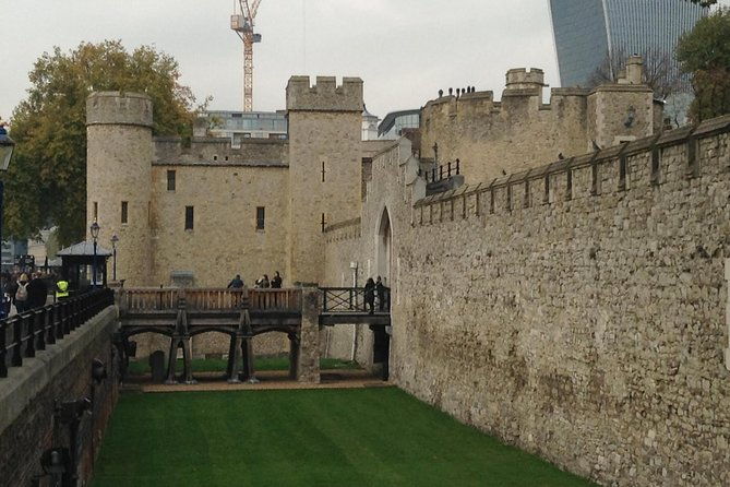medieval-london-a-self-guided-audio-tour-from-monument-to-the-tower-of-london