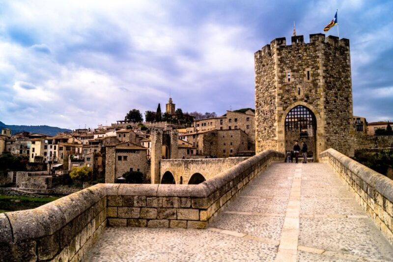 medieval-towns-of-catalonia-full-day-car-trip-from-barcelona