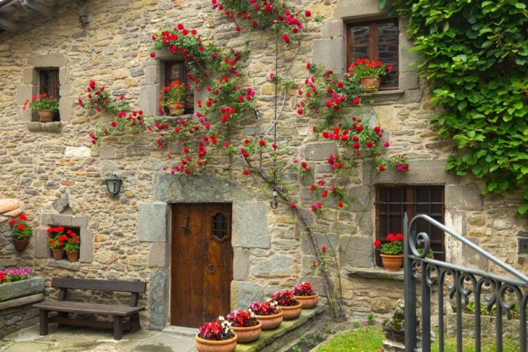 medieval-towns-of-catalonia-full-day-car-trip-from-barcelona