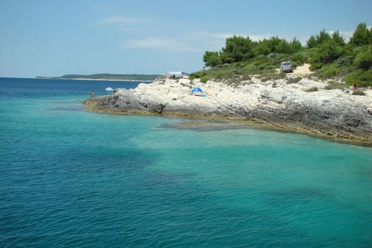 medulin-boat-cruise-to-kamenjak-ceja-with-lunch-and-drinks