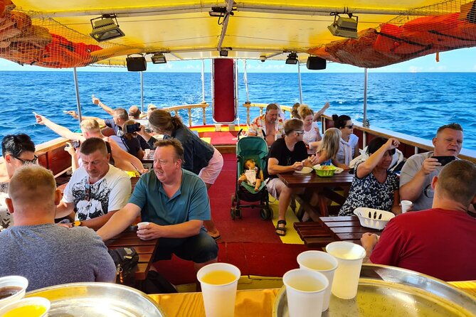medulin-kamenjak-boat-tour-with-lunch-and-drinks-on-sandra-boat