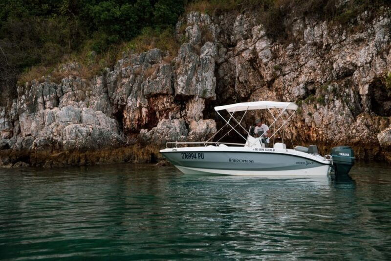 medulin-morning-on-speedboat-with-cave-island-snorkeling