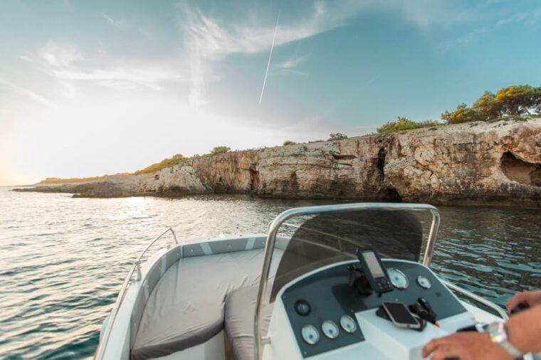 medulin-morning-on-speedboat-with-cave-island-snorkeling