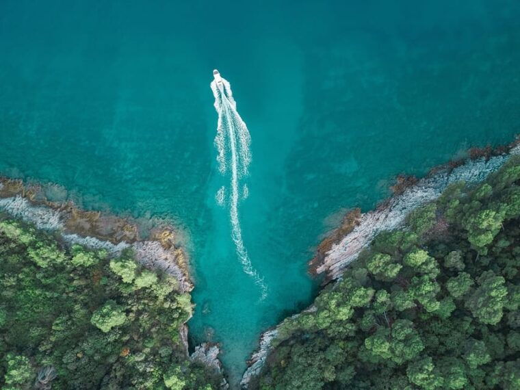 medulin-morning-on-speedboat-with-cave-island-snorkeling