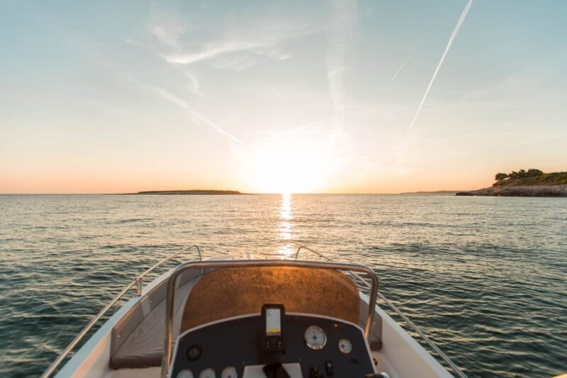Medulin: Sunset on Speedboat with Lighthouse and Wine - FAQ