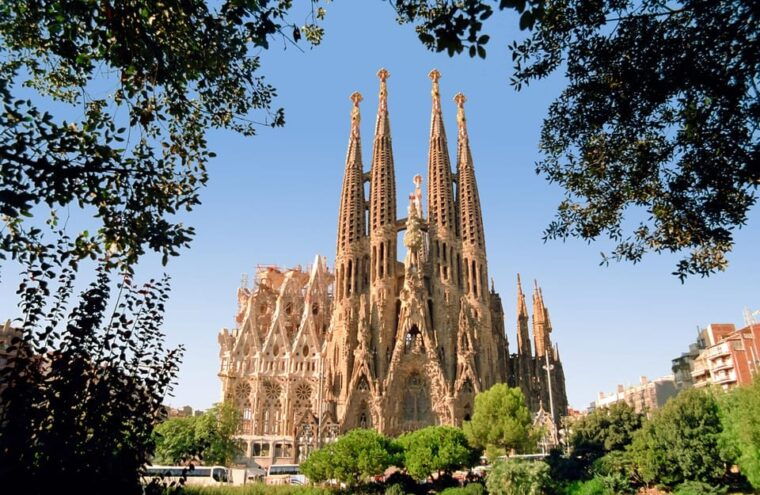 meet-all-popular-attractions-in-barcelona
