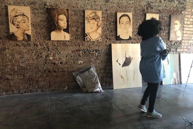 (Meet the Artist)Art Gallery & Street Art tour with lunch - FAQs