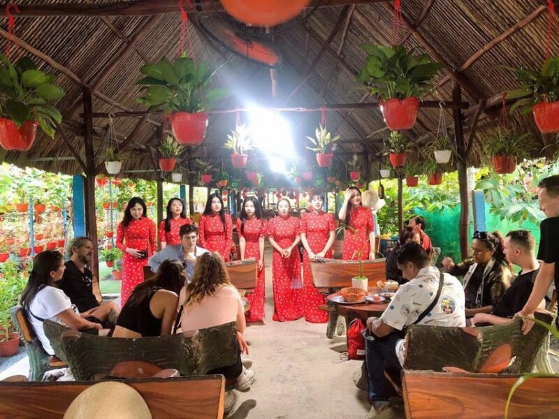 MeKong Delta Tour 1 Day - Visiting Vinh Trang Pagoda: Architectural Beauty Mixed with History