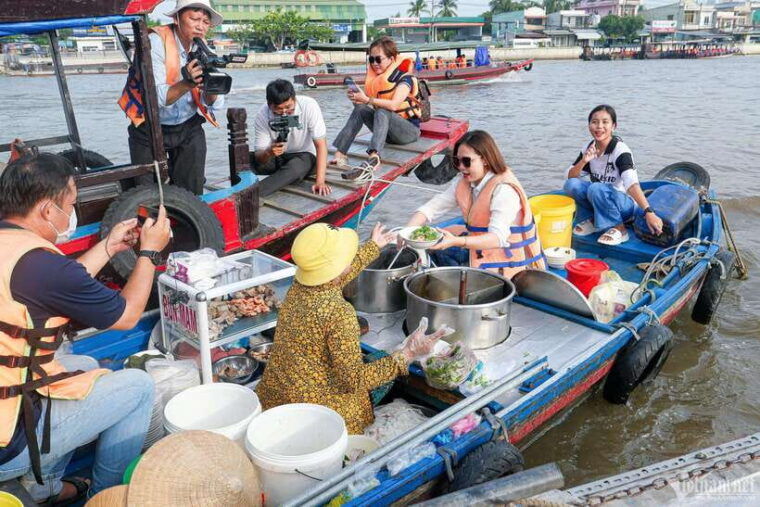 mekong-delta-tour-cai-rang-floating-market-2-days-1-night-9