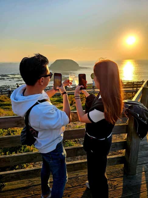 Melbourne: Boutique Phillip Island Wine, Dine & Penguin Tour - The Highlight: Boutique Wine Tasting and Grazing at Phillip Island Winery