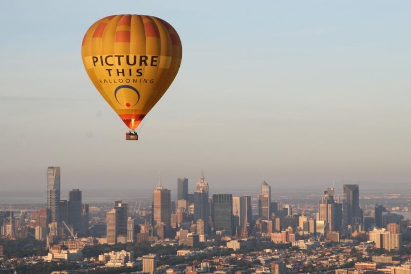 Melbourne: Sunrise Hot Air Balloon Experience with Breakfast - Key Points