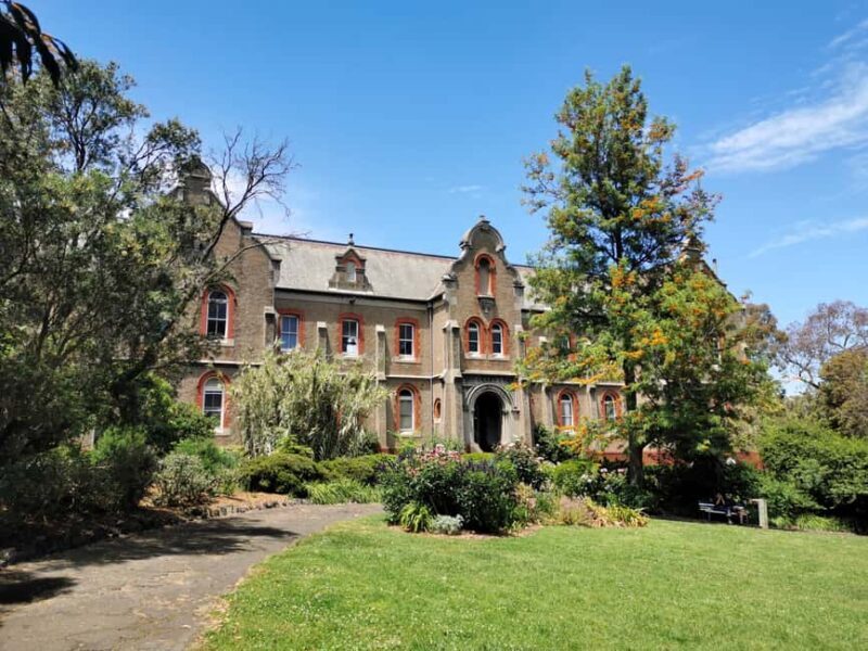 Melbourne: Walk the Yarra to Heritage Abbotsford Convent - Exploring the Yarra on Foot to Heritage Abbotsford Convent: A Balanced Review