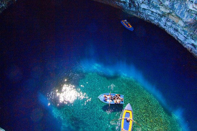melissani-lake-drogarati-cave-myrtos-photo-stop
