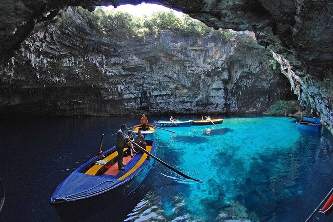 melissani-lake-drogarati-cave-myrtos-photo-stop