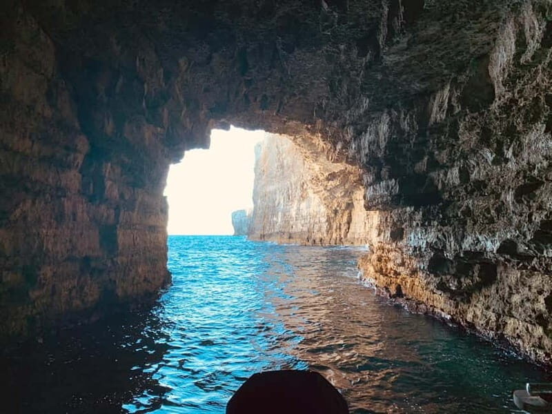 Mellieha: 1:00pm Speedboat round Comino Caves 2h Blue Lagoon - What Makes This Tour Stand Out?