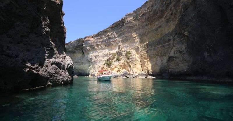 mellieha-300pm-speedboat-round-comino-caves-2h-blue-lagoon
