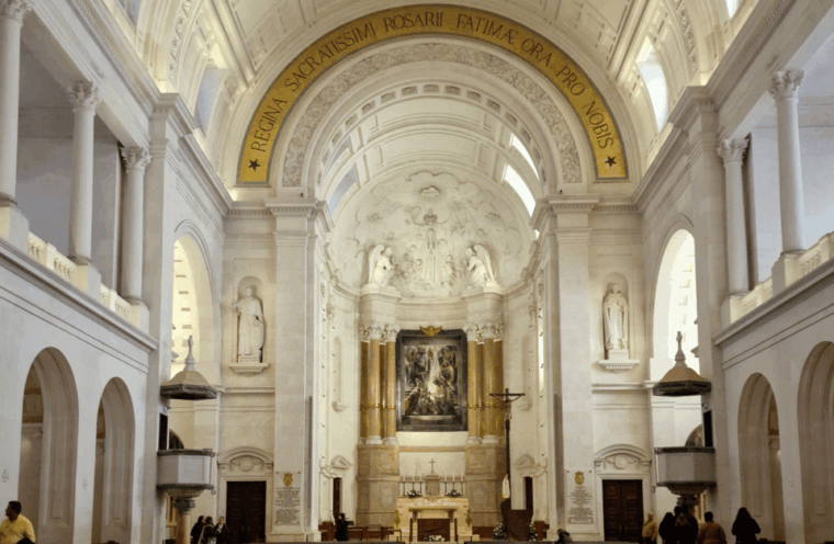 memorable-private-full-day-tour-in-fatima-nazare-obidos