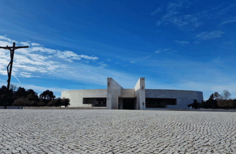 memorable-private-full-day-tour-in-fatima-nazare-obidos