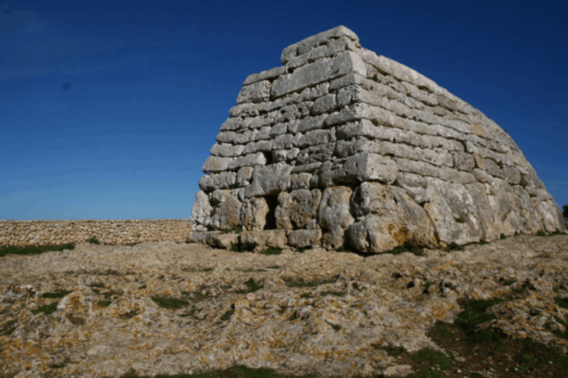 menorca-naveta-des-tudons-burial-monument-ticket-entrance
